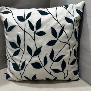Pier 1 White Teal Applique Leaf Pattern Throw Pillow 16 X 16